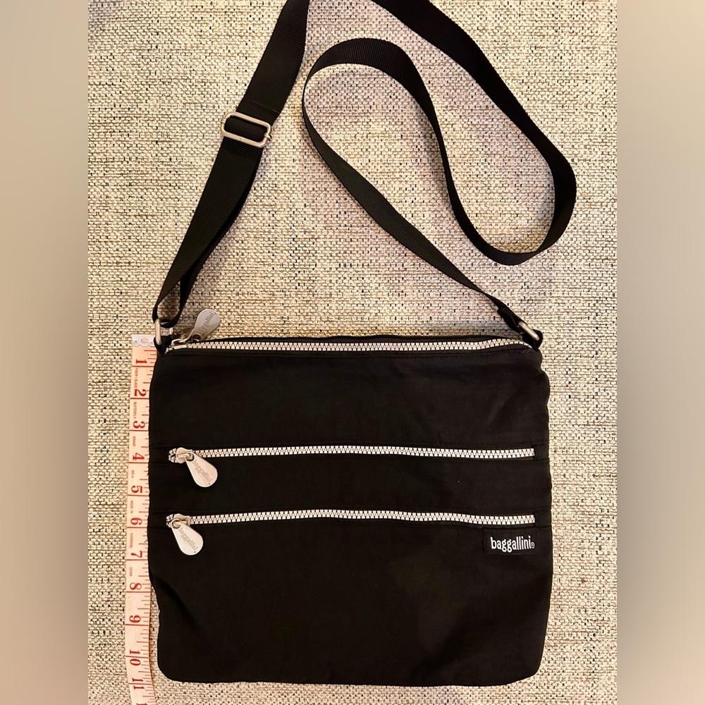 Brand New 
Baggallini
Comrade 3-Zip Crossbody Bag
